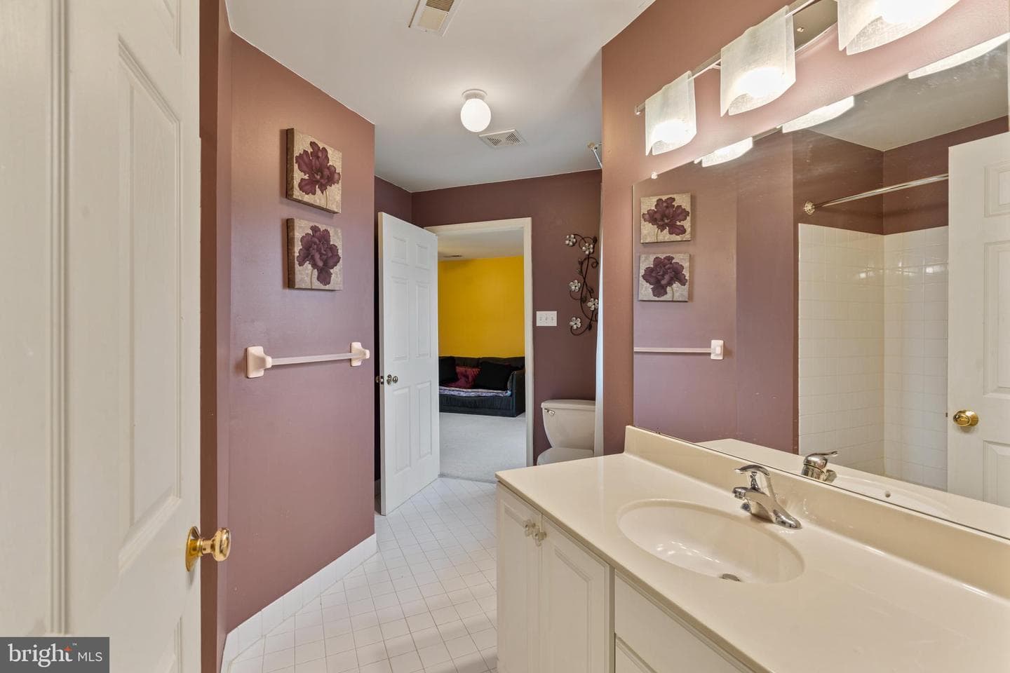 100 E Holland Road photo 31