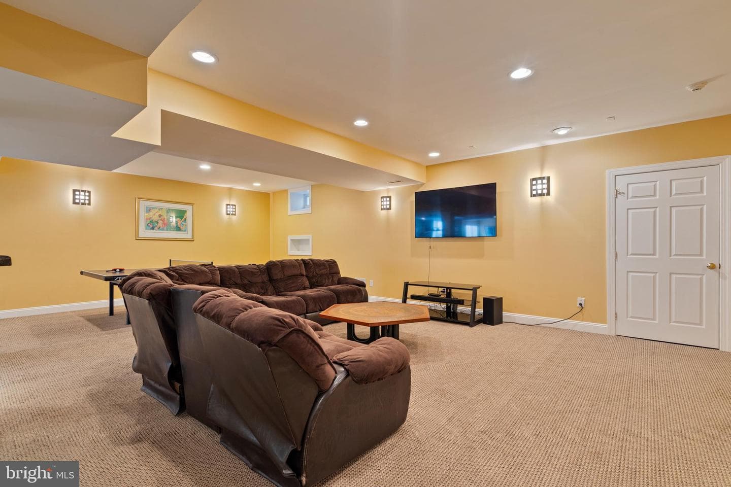 100 E Holland Road photo 38