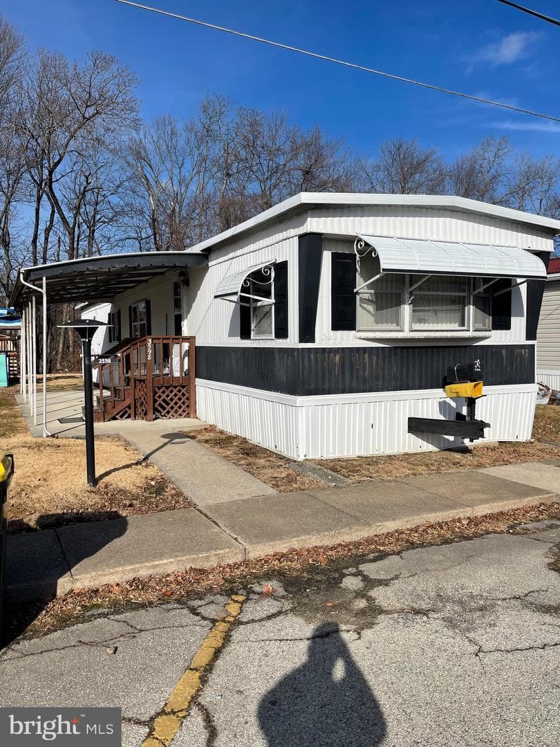 3598 Iris Avenue photo 2