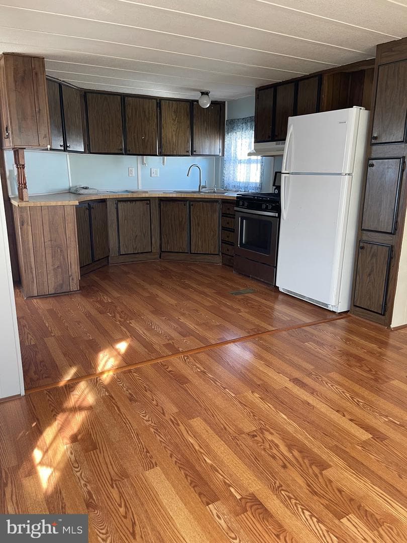 3598 Iris Avenue photo 4