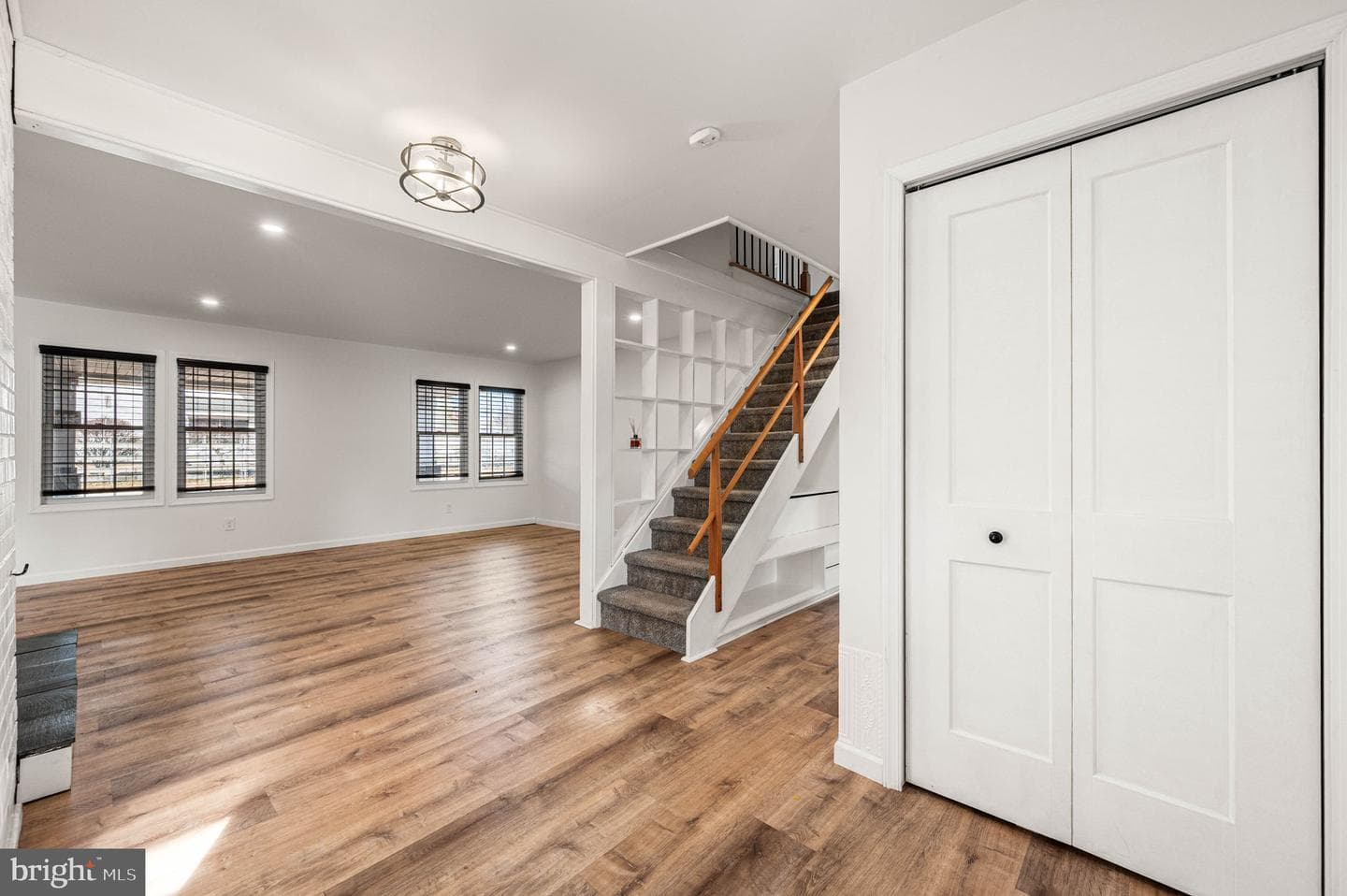 169 Forsythia Drive N photo 5