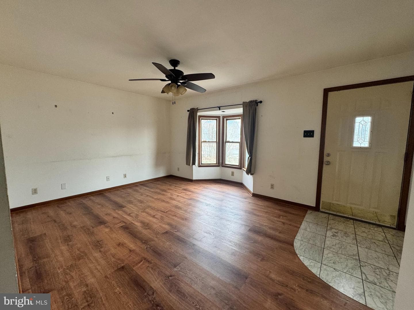 581 Rosemar Drive photo 3