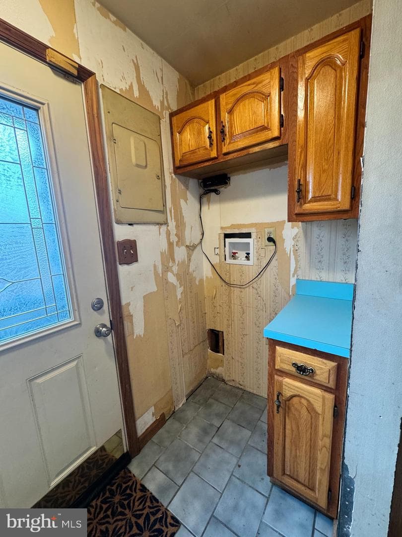 581 Rosemar Drive photo 9