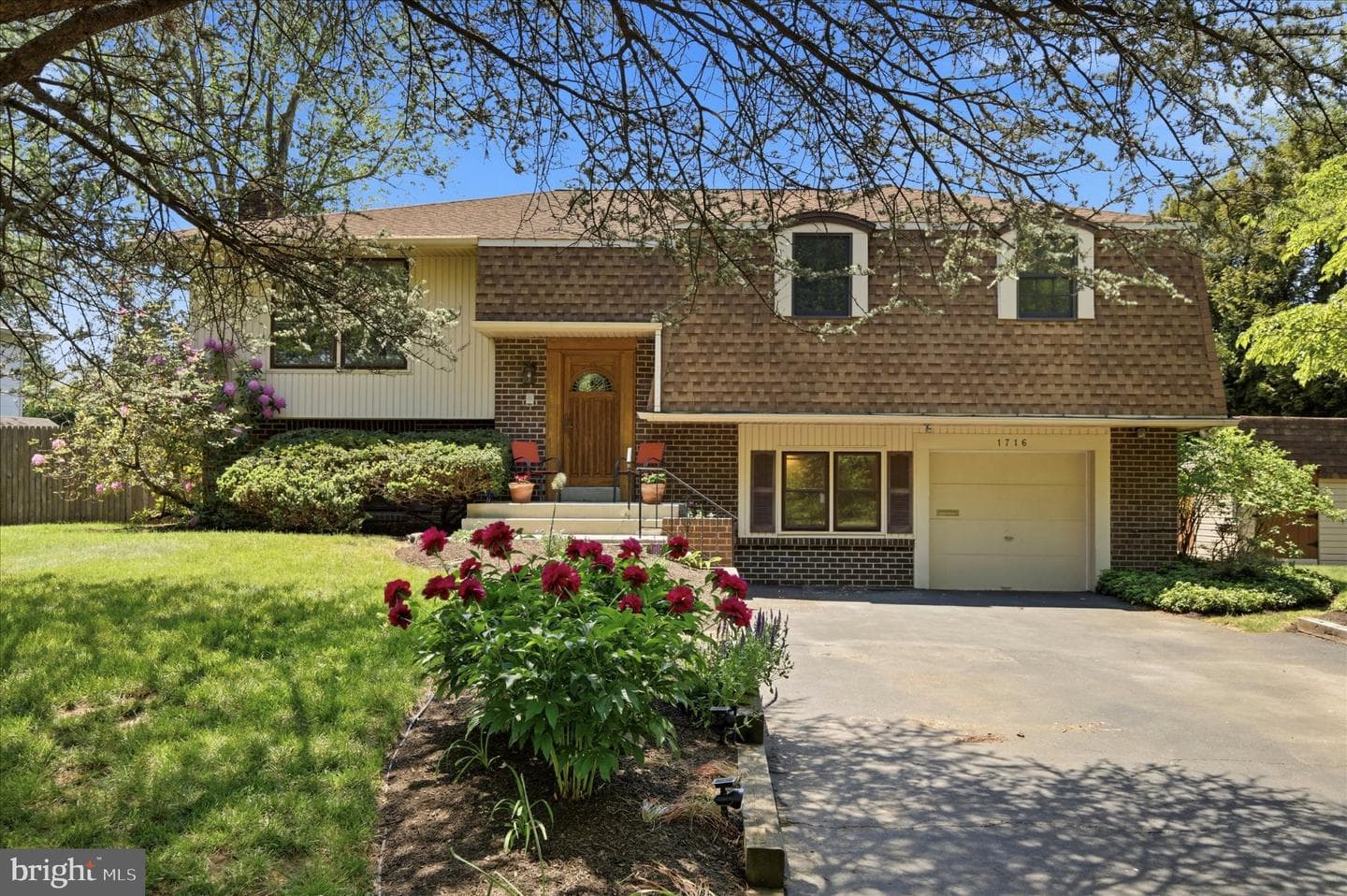 1716 Triumphe Way photo 33