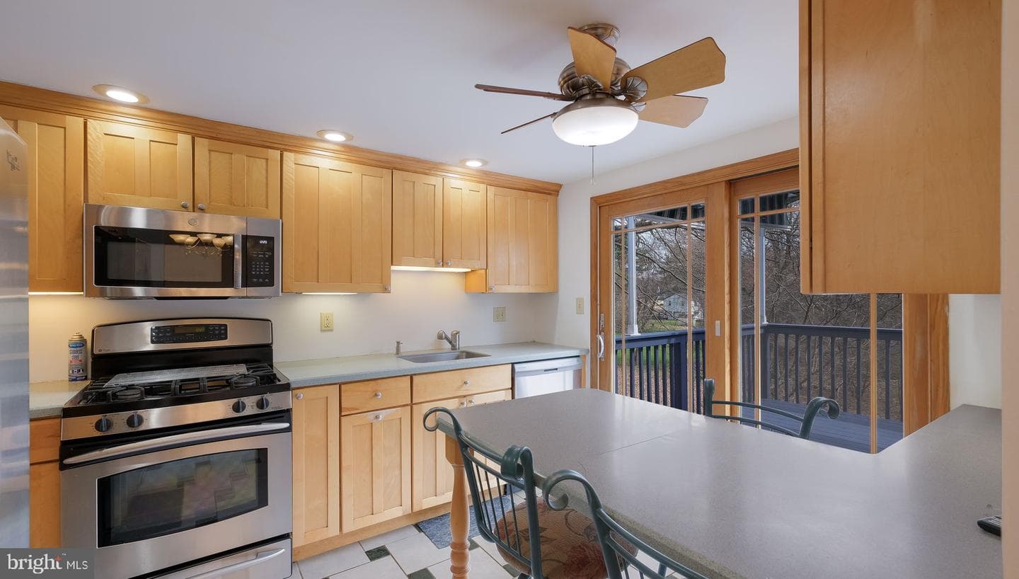791 Griffiths Road photo 11