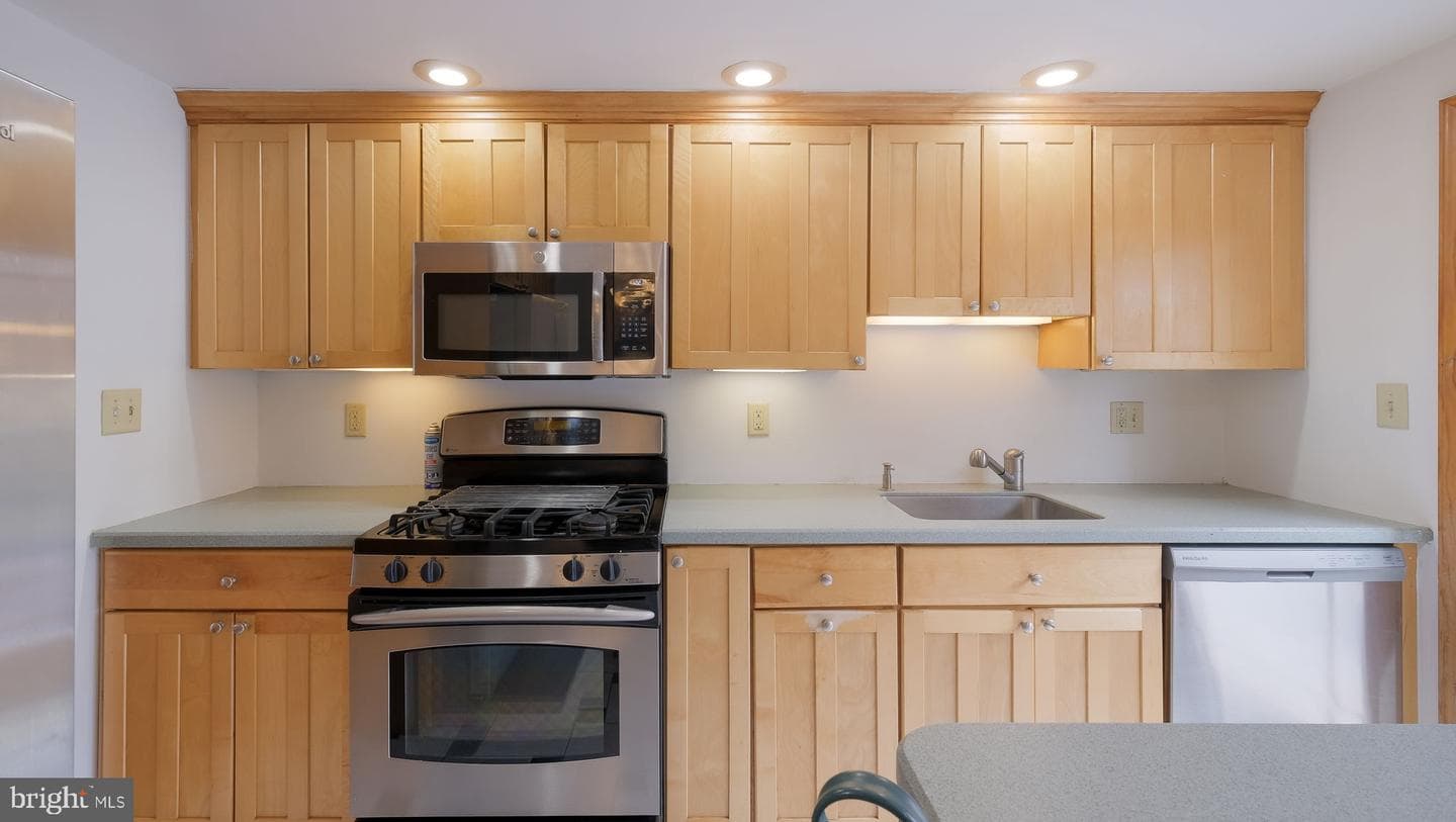 791 Griffiths Road photo 12