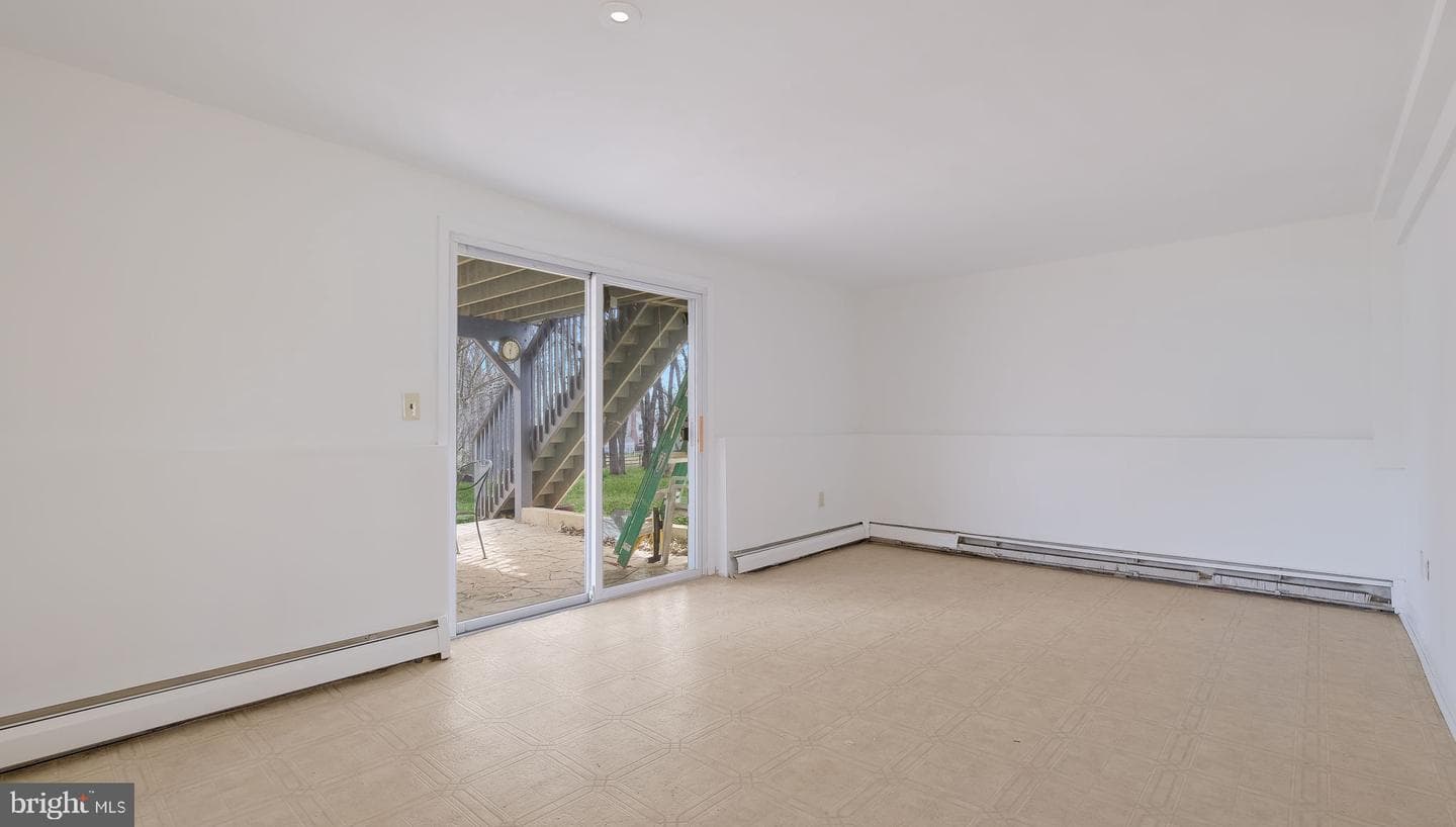 791 Griffiths Road photo 19