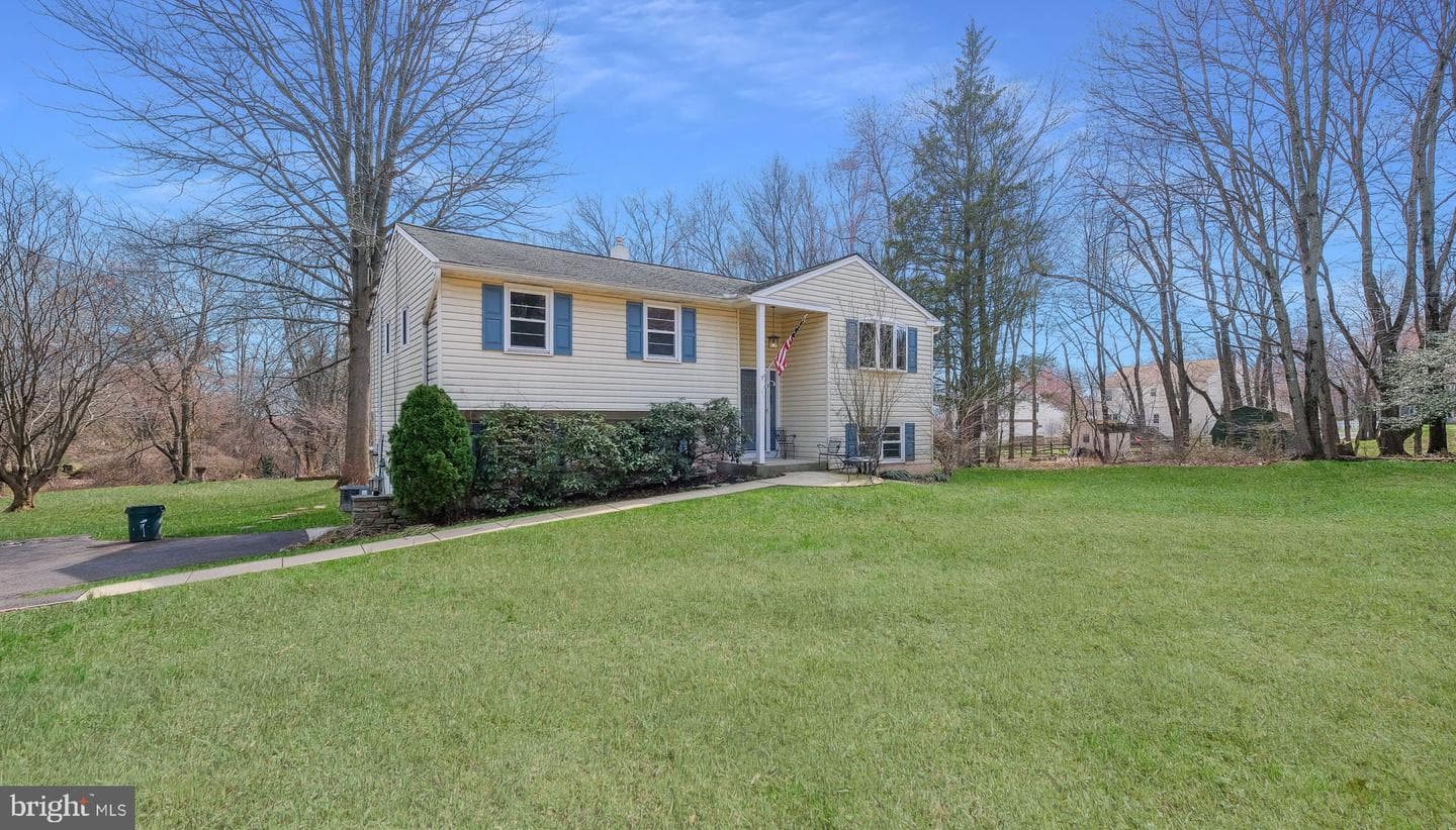 791 Griffiths Road photo 2
