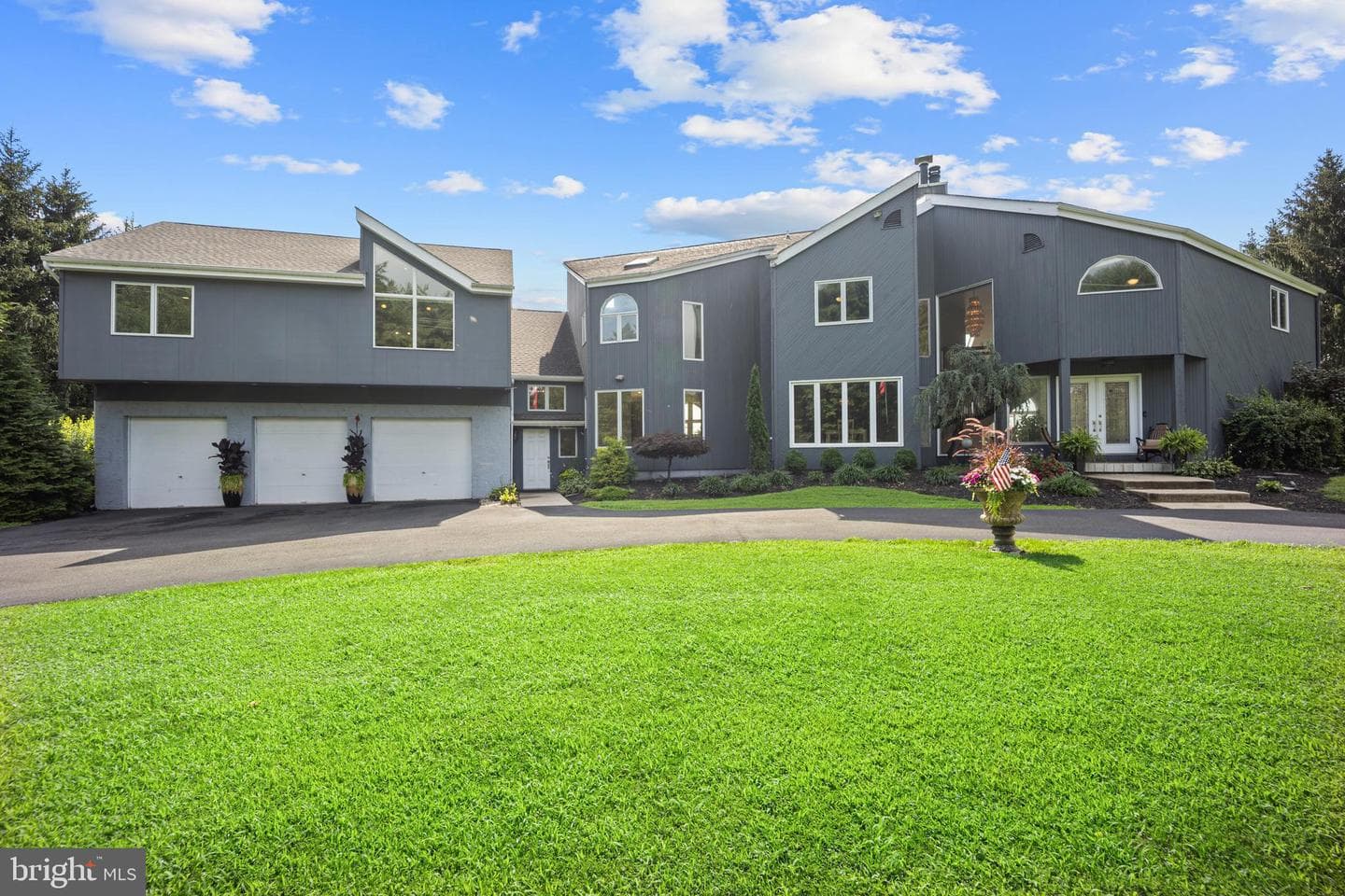 215 E Dark Hollow Road, Pipersville