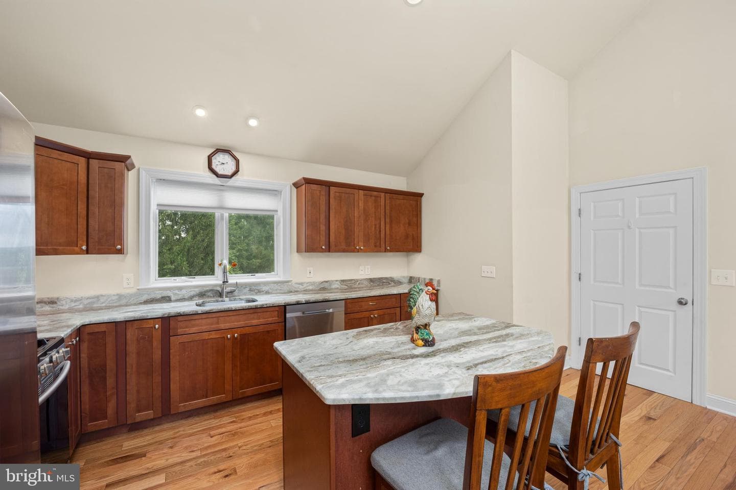 215 E Dark Hollow Road photo 38