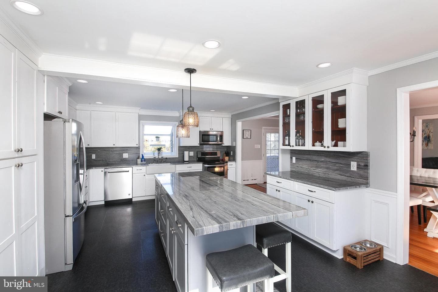 543 Green Valley Road photo 9