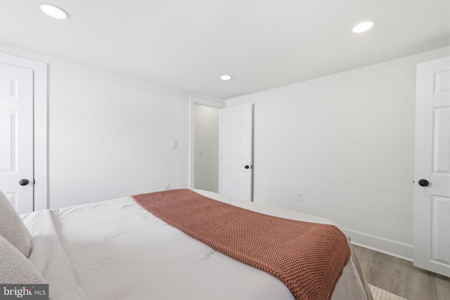 509 Pond Street photo 18