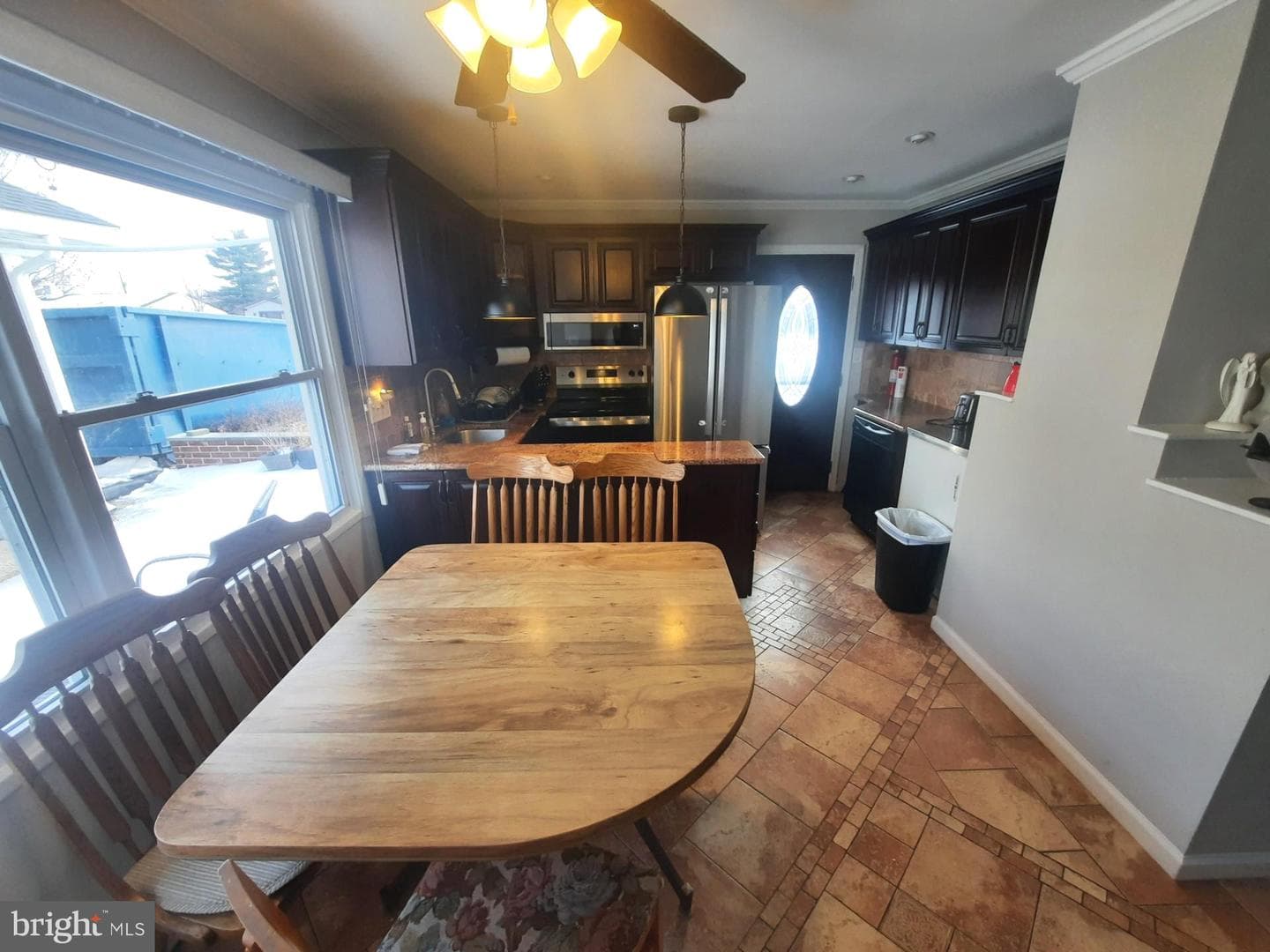 33 Laurel Lane photo 4