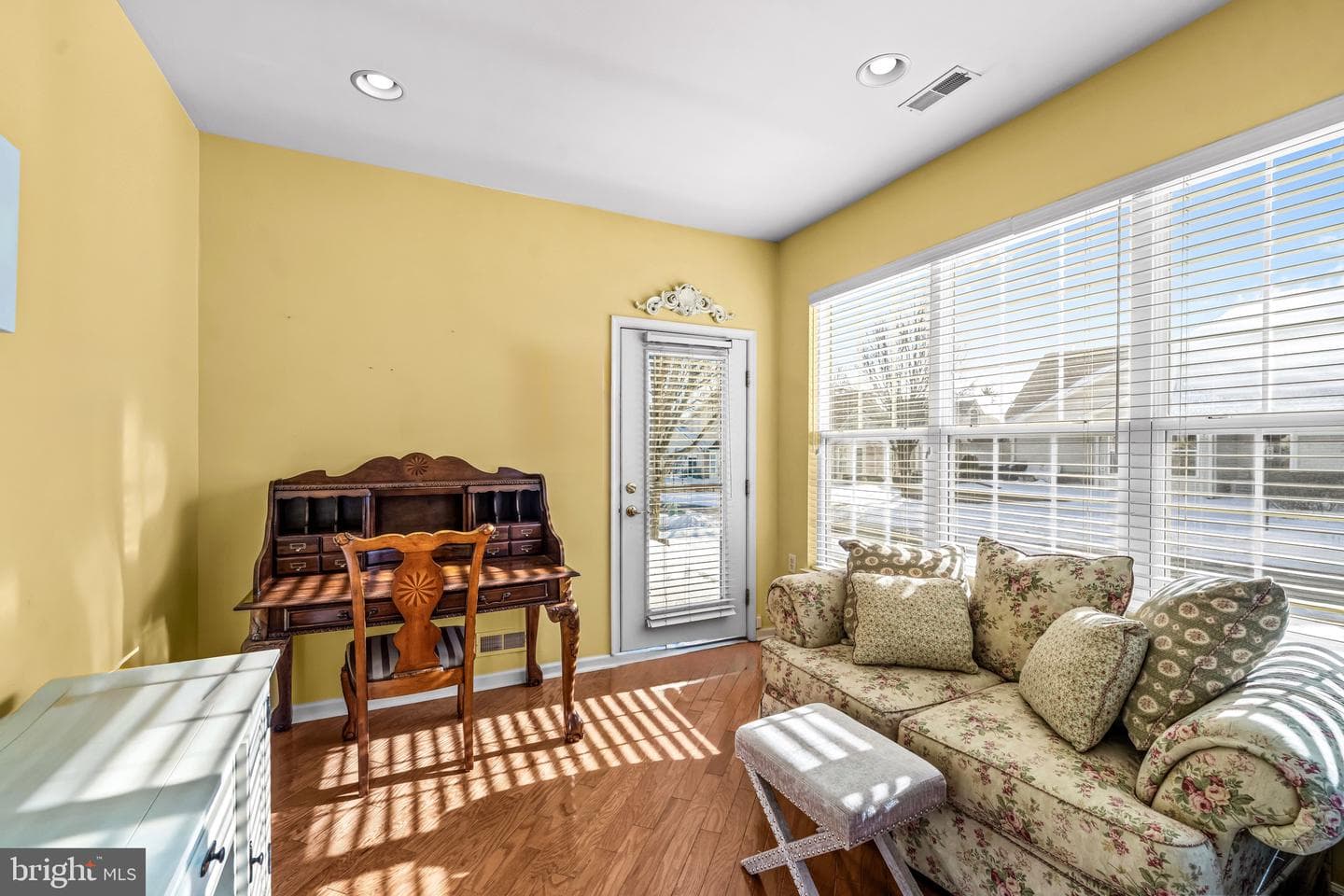 64 Villa Drive photo 18
