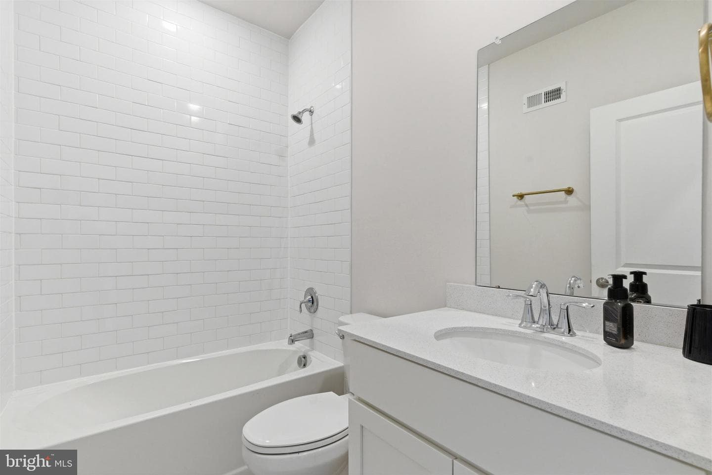 204a Dock Street photo 16