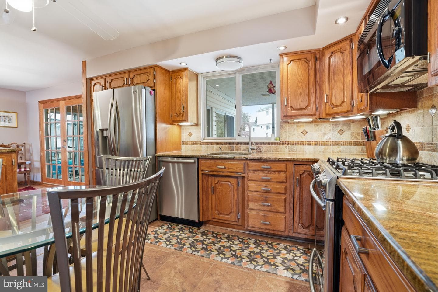 194 Gibson Avenue photo 18