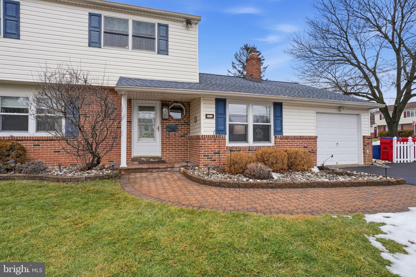 194 Gibson Avenue photo 3