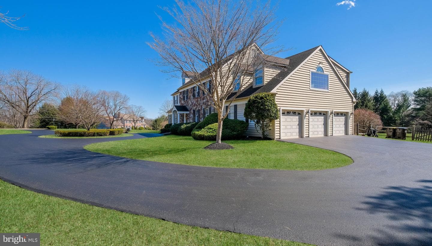 2916 White Tail Court photo 3