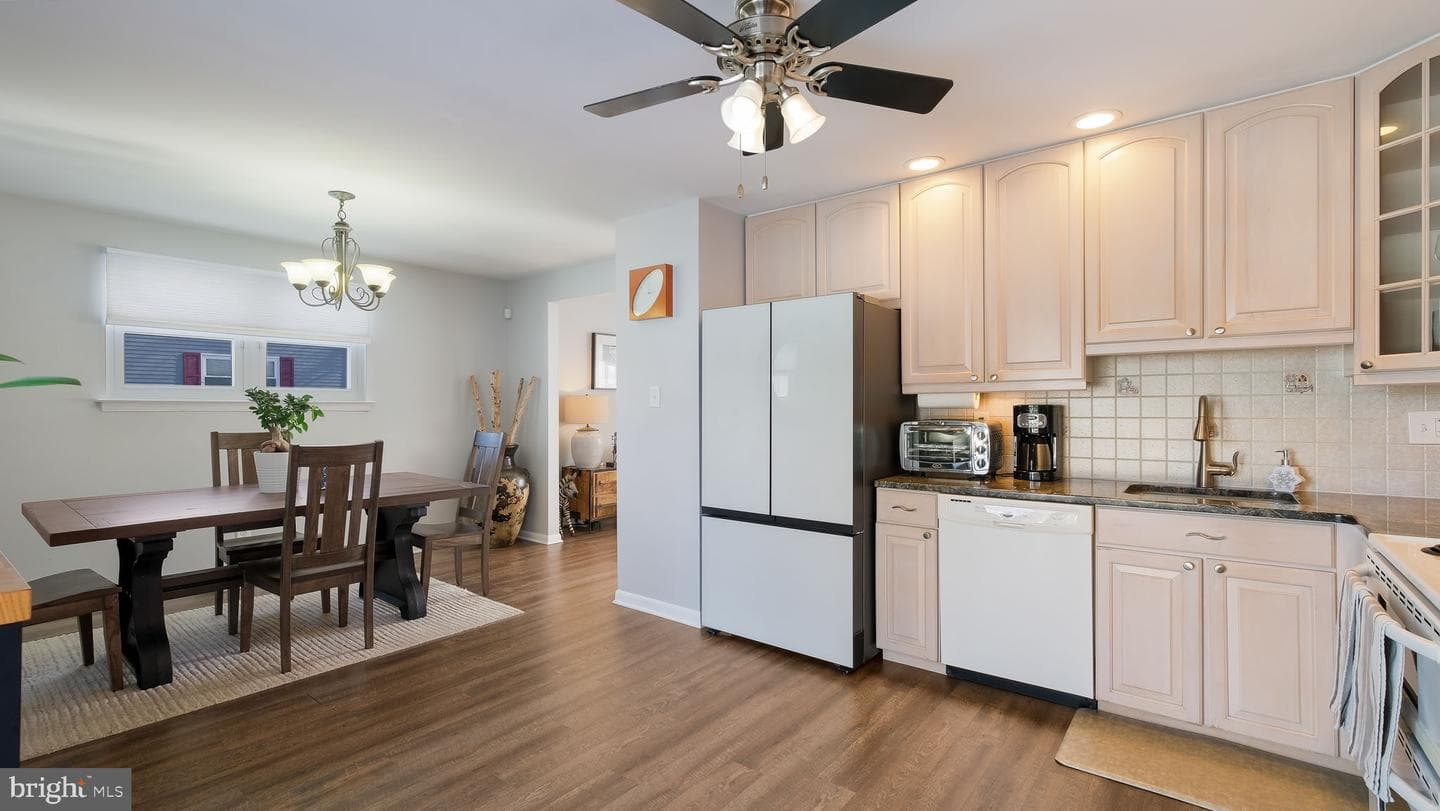 1831 Bunkerhill Road photo 23