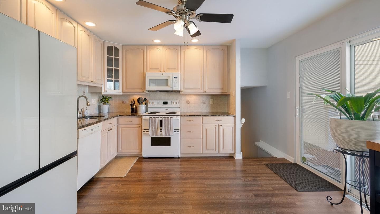 1831 Bunkerhill Road photo 24