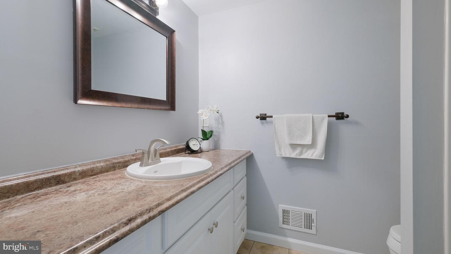 1831 Bunkerhill Road photo 35