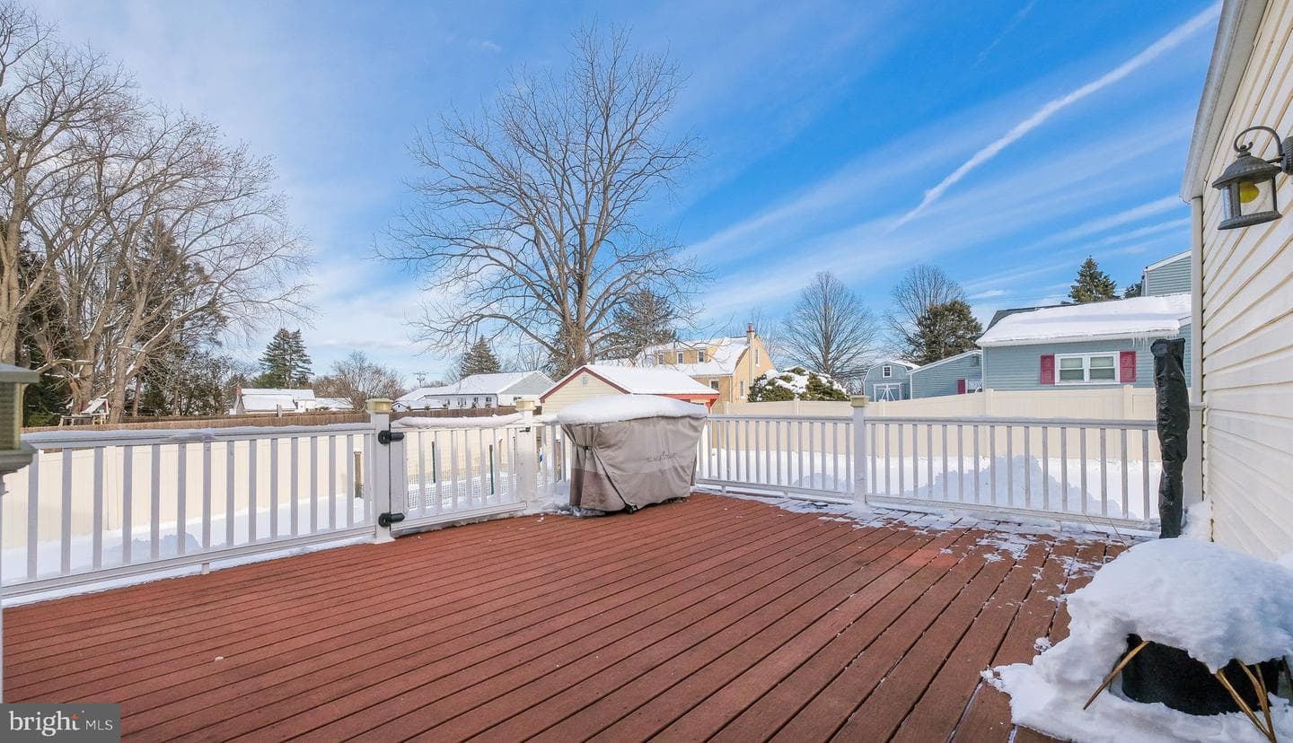 1831 Bunkerhill Road photo 36
