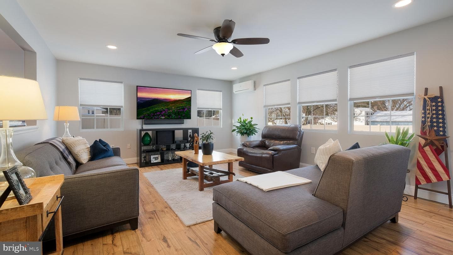 1831 Bunkerhill Road photo 9
