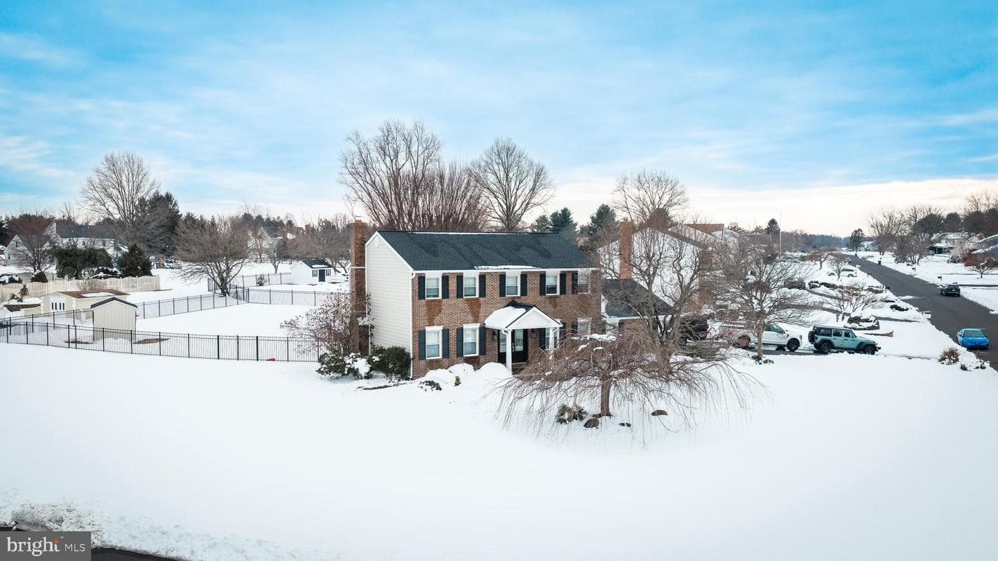 52 Hampton Drive photo 2
