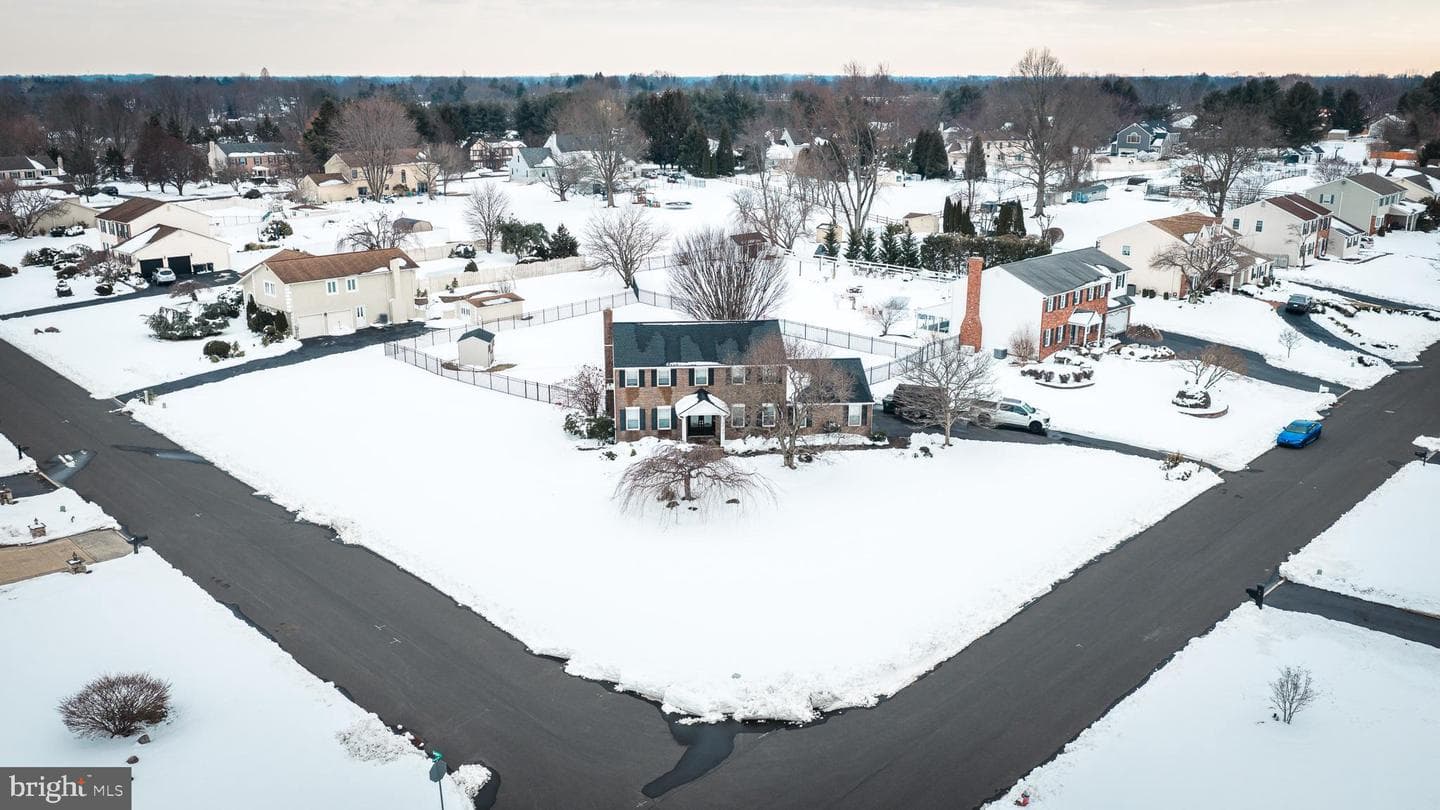 52 Hampton Drive photo 32