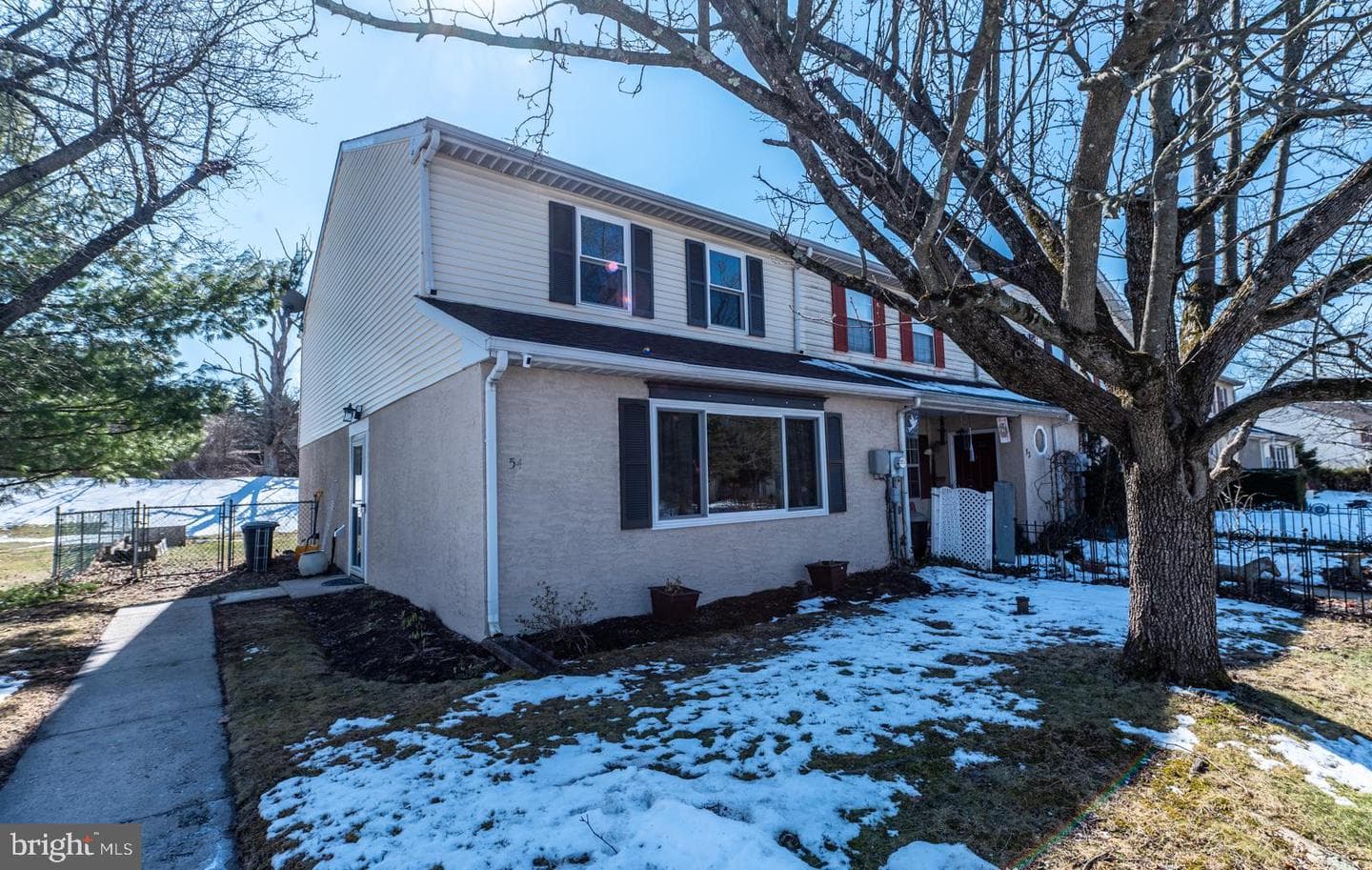 54 Ivy Court photo 2