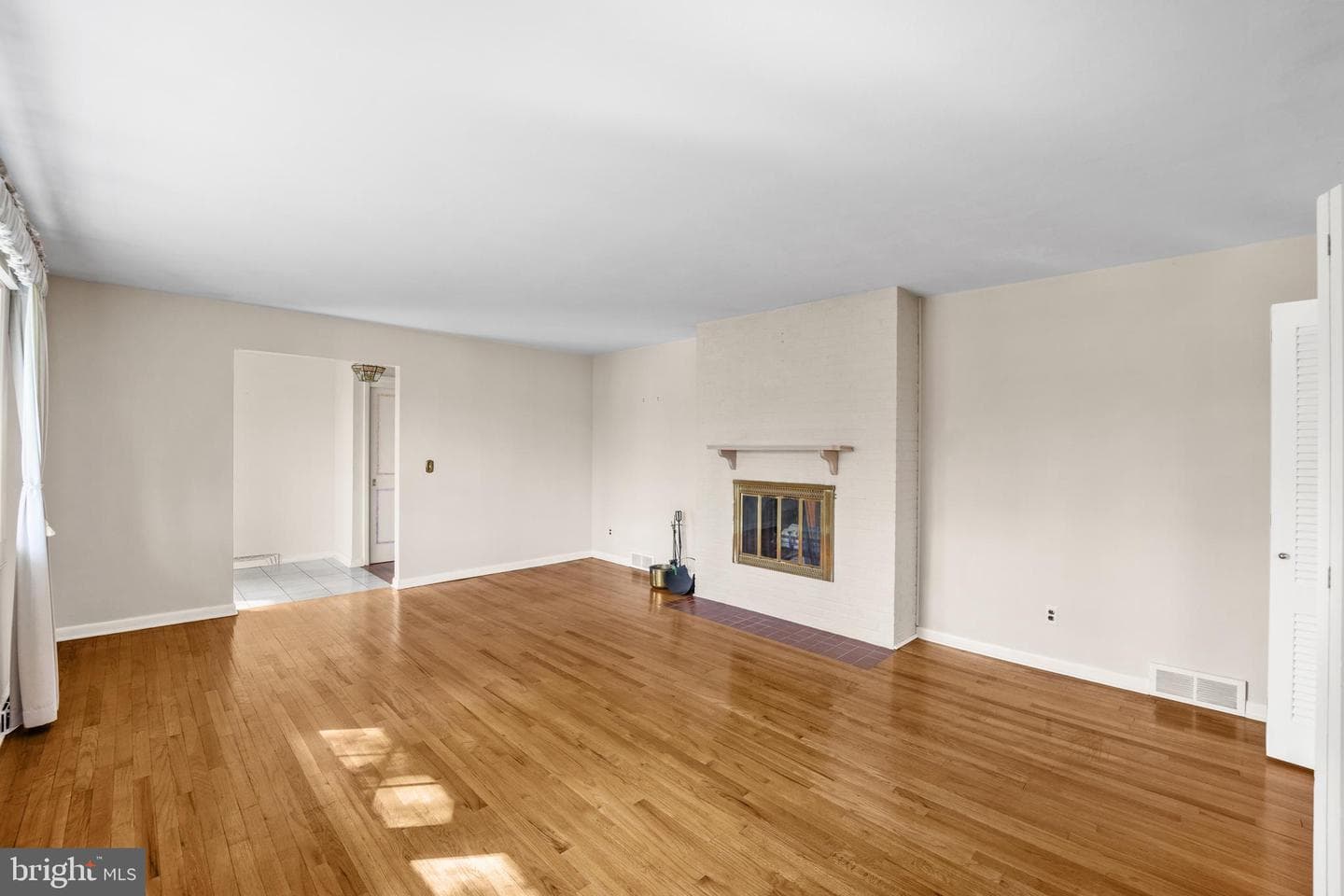 105 Vernon Lane photo 5