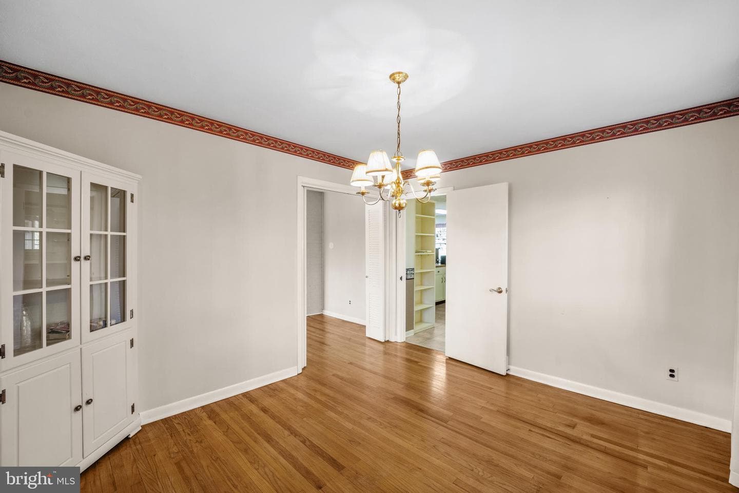 105 Vernon Lane photo 7