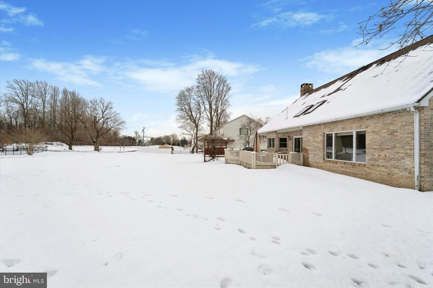 527 E Ravine Street photo 23