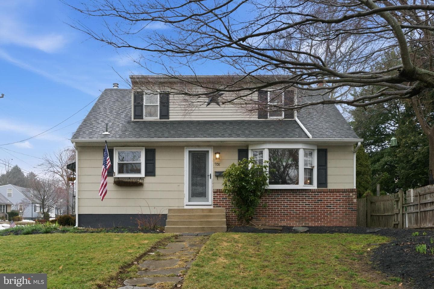 708 Barclay Avenue photo 3