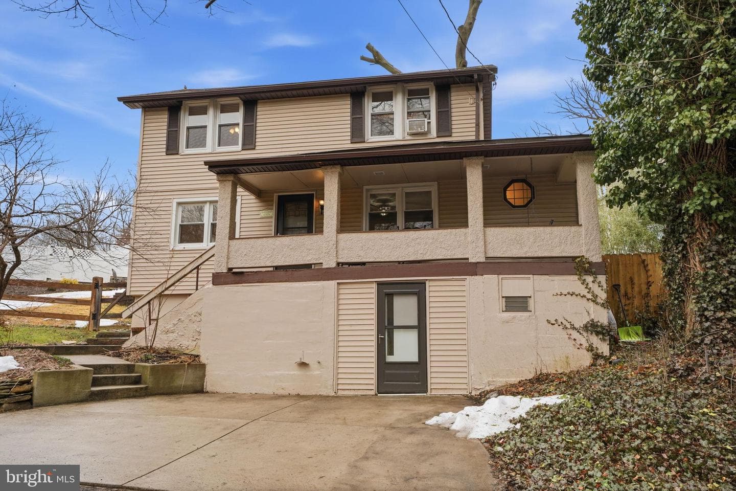 975 Woodvale Avenue photo 2
