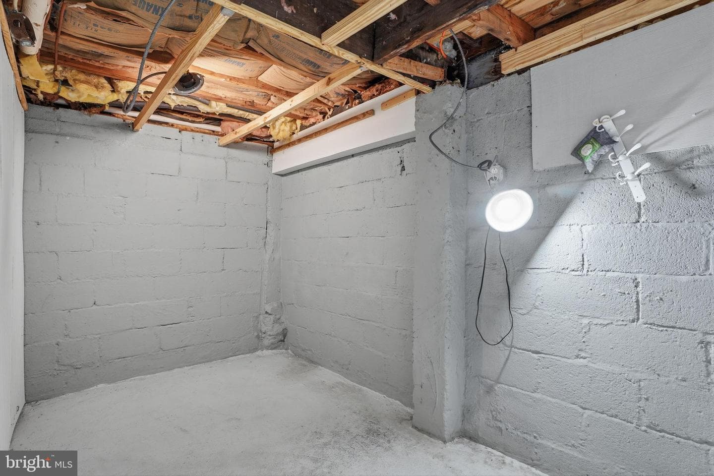 975 Woodvale Avenue photo 36