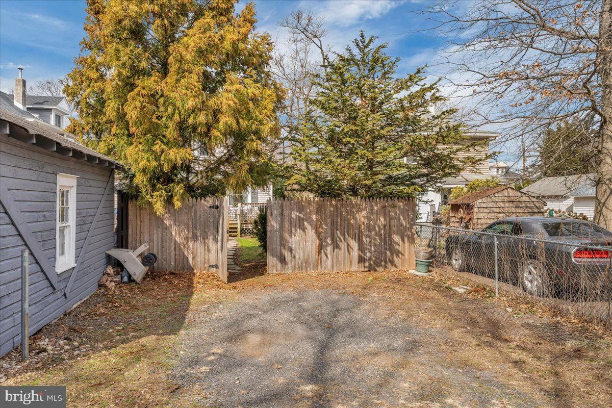 35 E Hendrickson Avenue photo 23