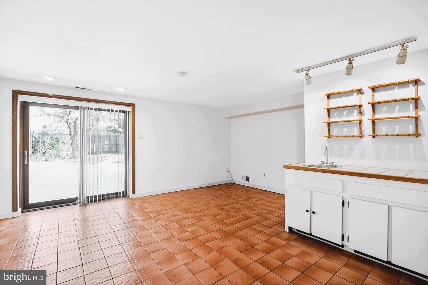 1009 Burnley Court photo 21