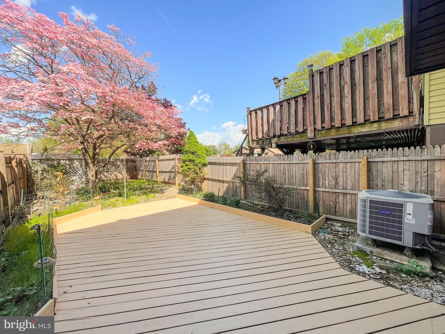 1009 Burnley Court photo 28
