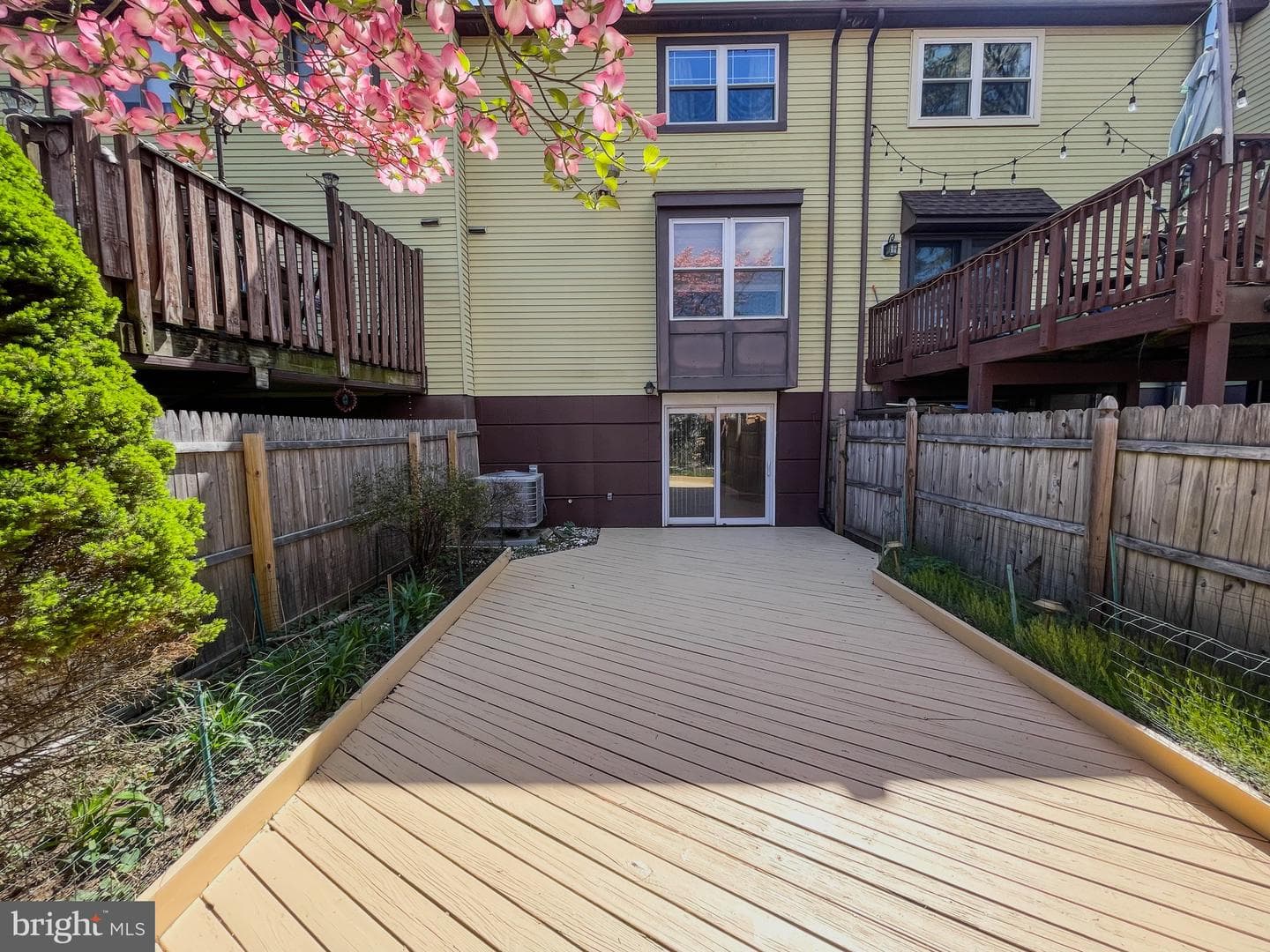 1009 Burnley Court photo 29
