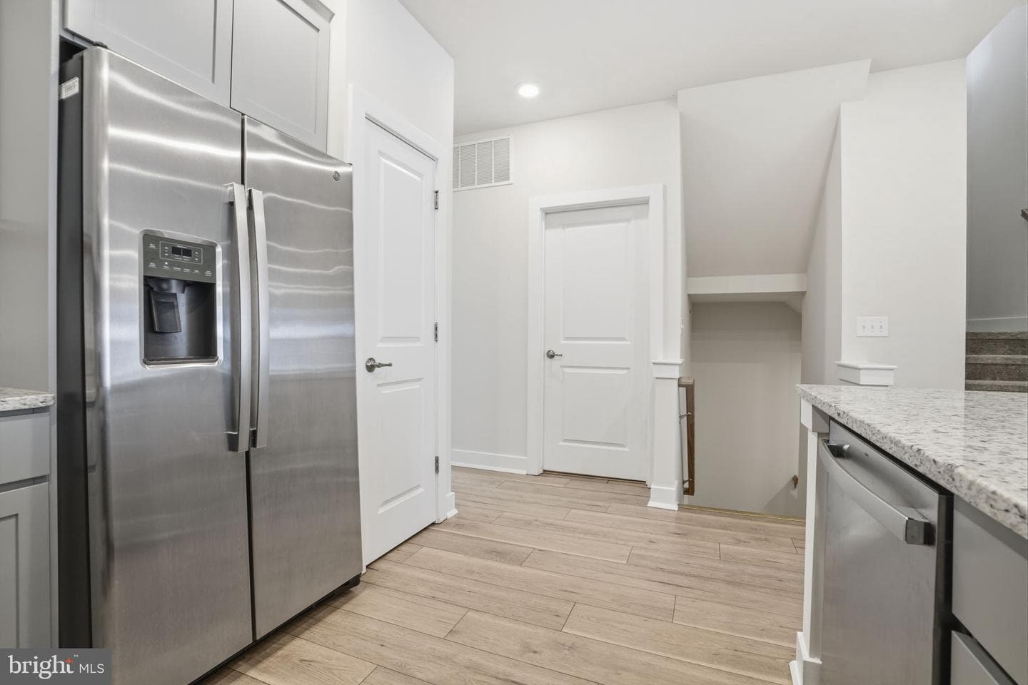 114 B King Street photo 5
