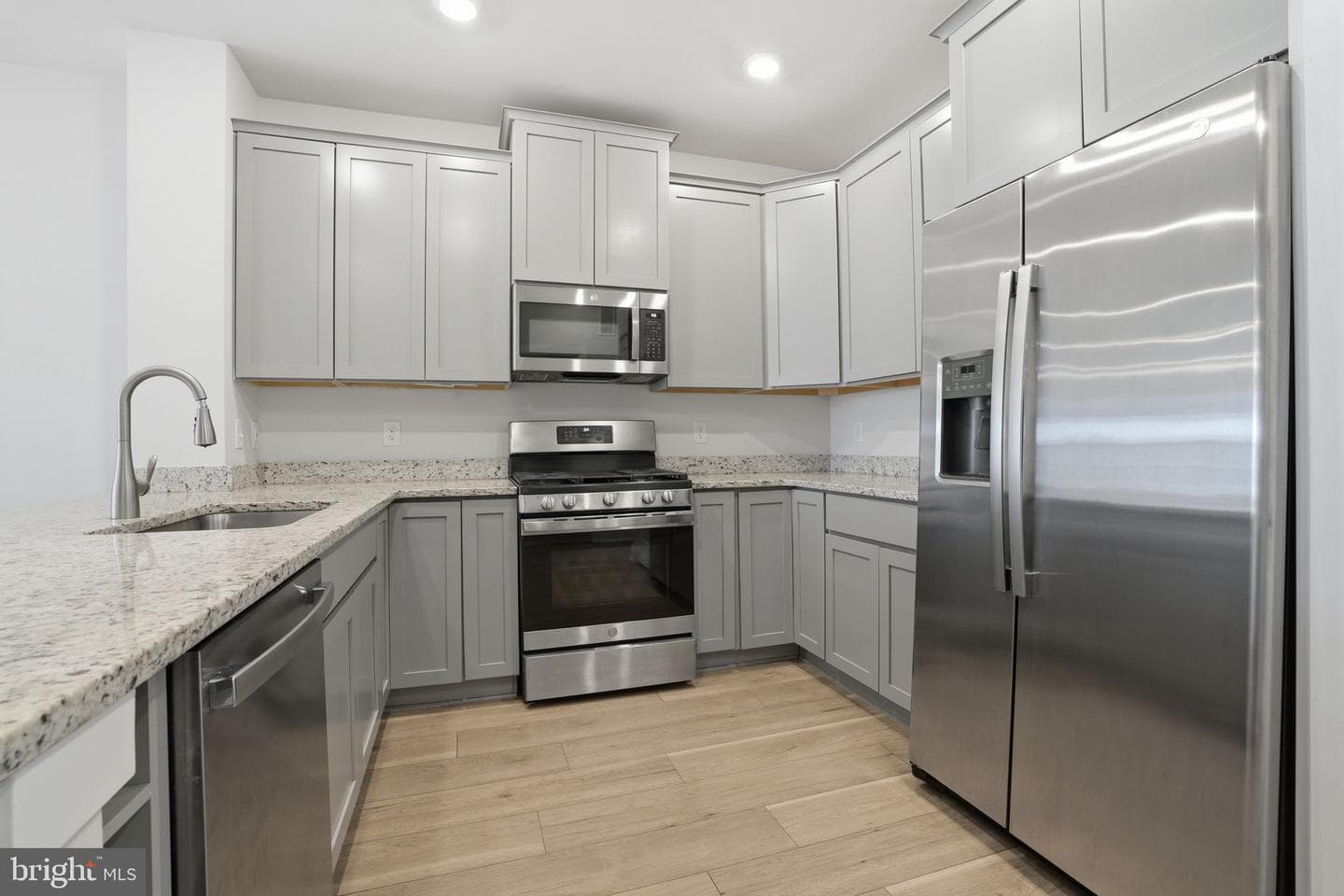 114 B King Street photo 6