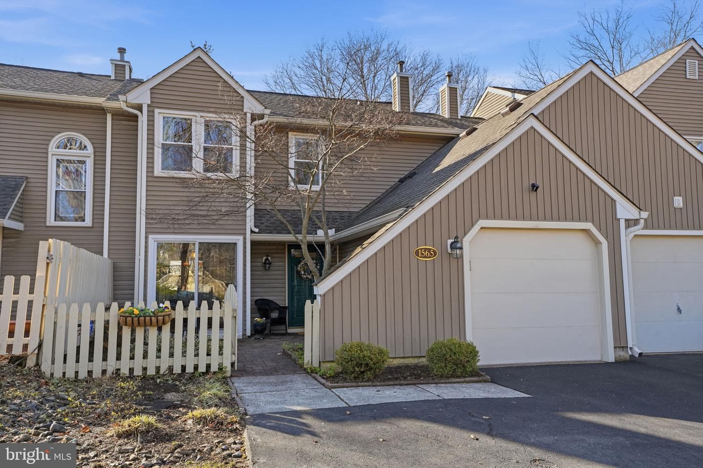1565 Butterfly Court photo 2