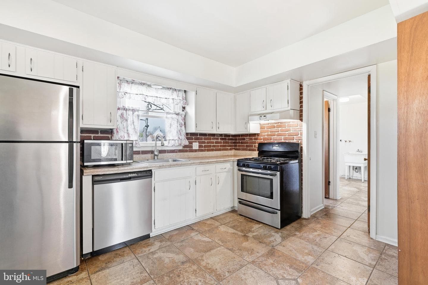 11 Maplewood Drive photo 17