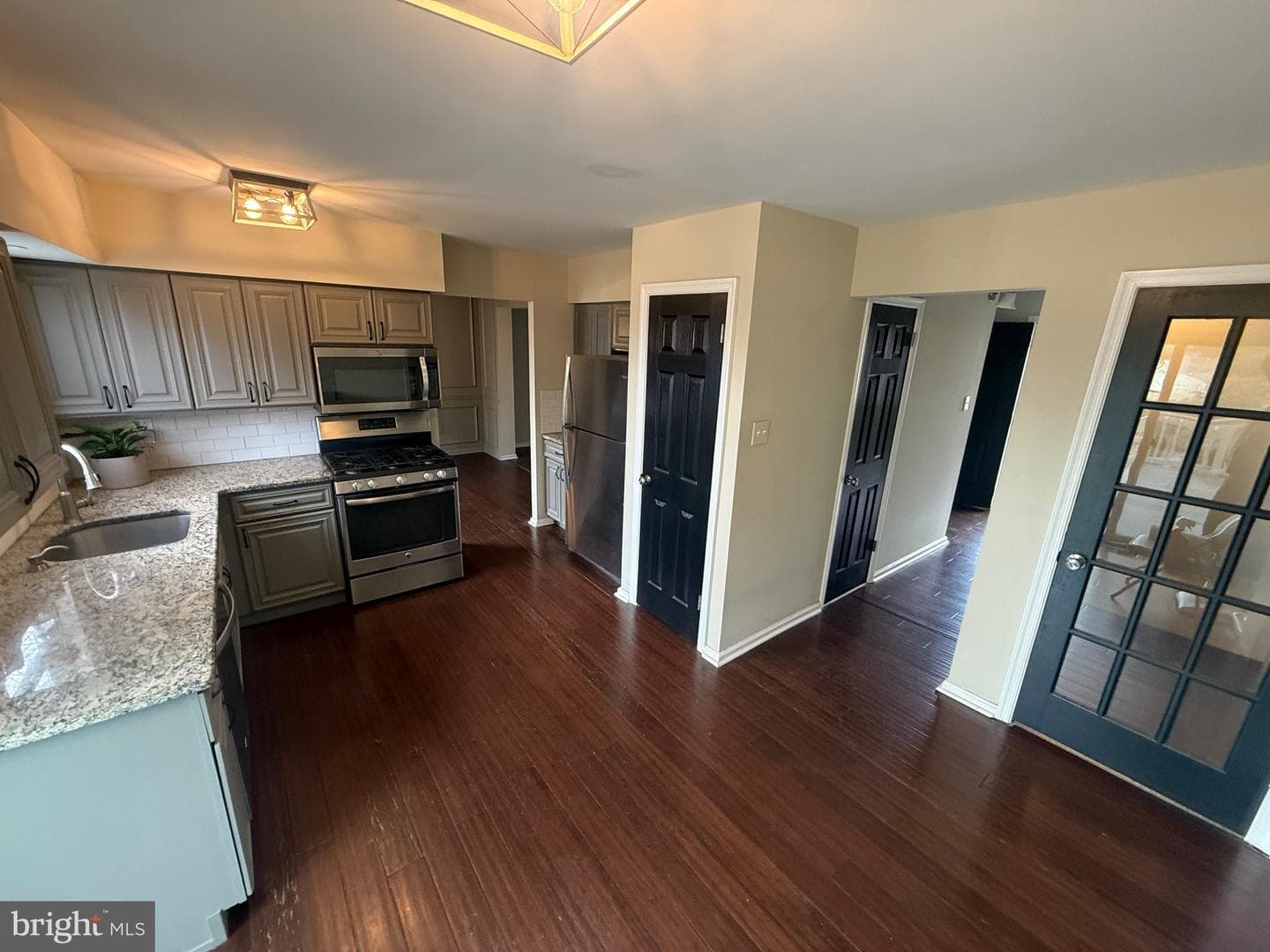 450 Dorchester Lane photo 2
