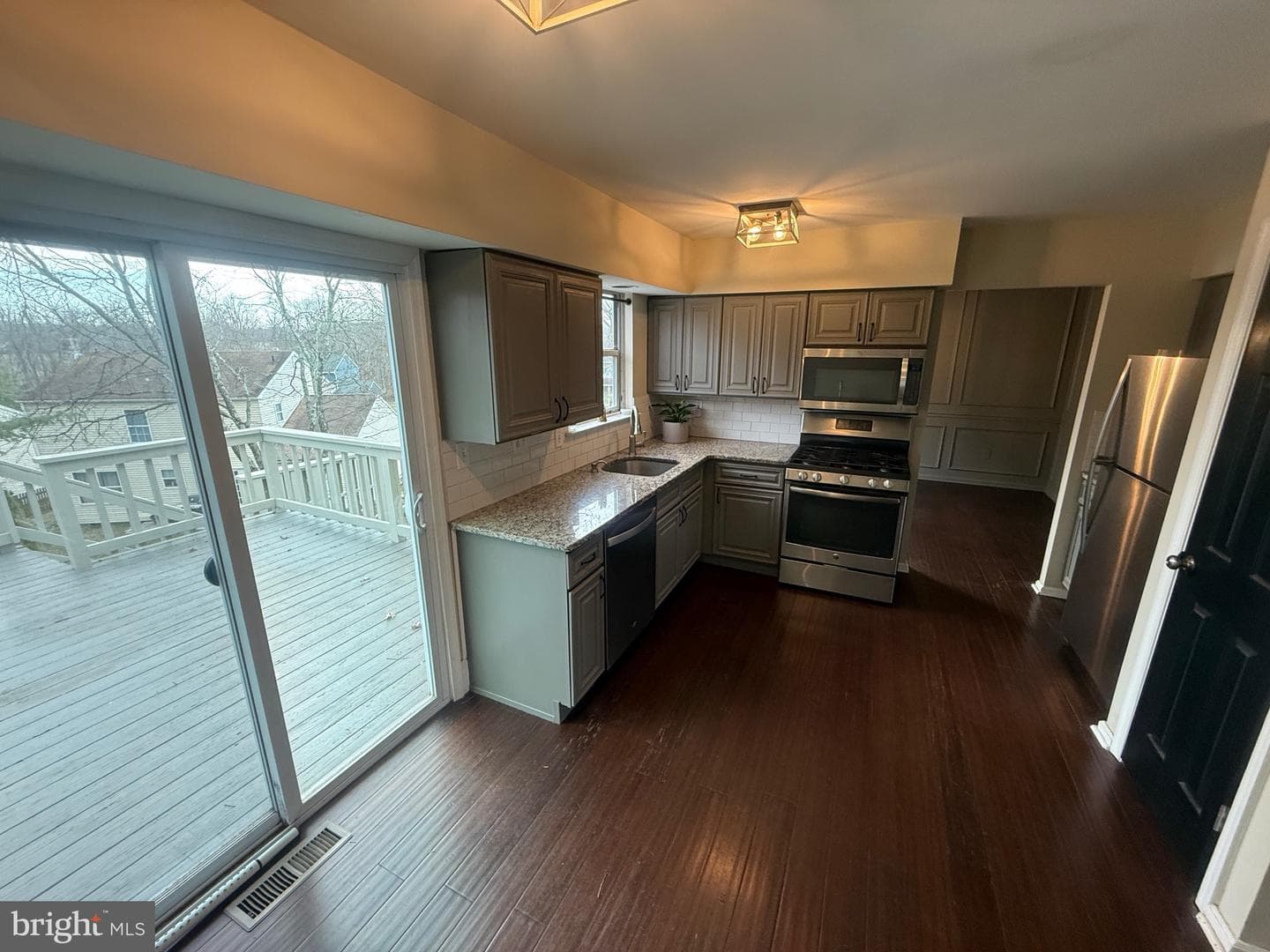 450 Dorchester Lane photo 3