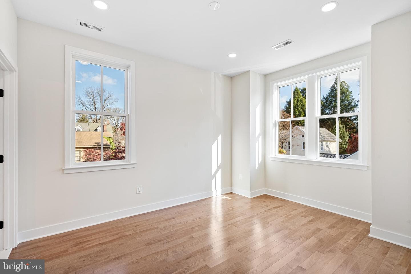 113 Thornton Lane photo 32