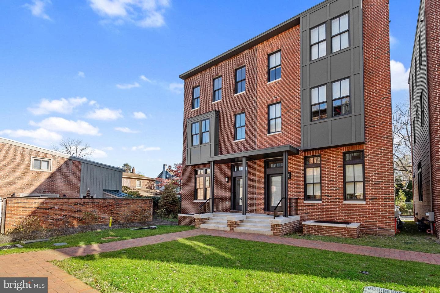113 Thornton Lane photo 4