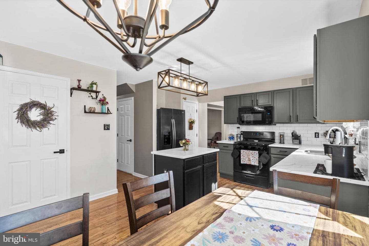 409 Fairview Avenue photo 8