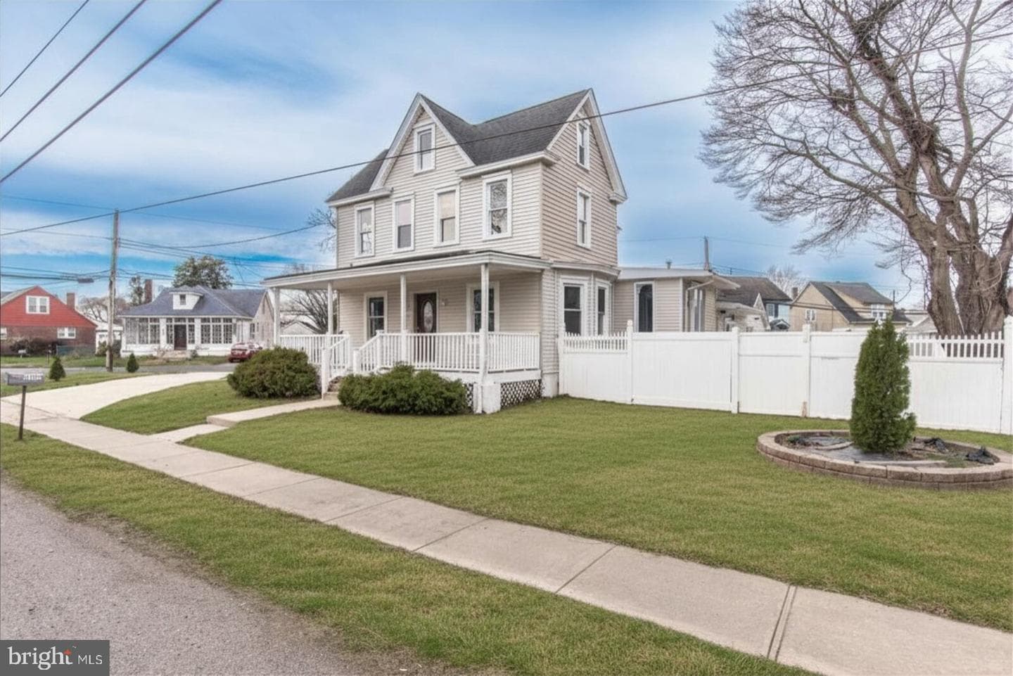 7105 N Radcliffe Street photo 3